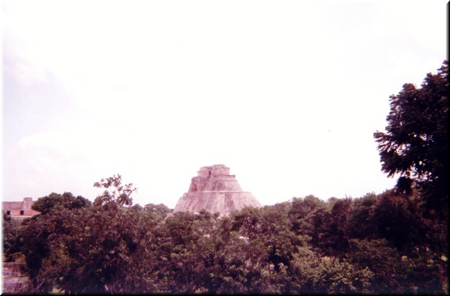 Z26-Uxmal-PiramideDelAdivino.jpg