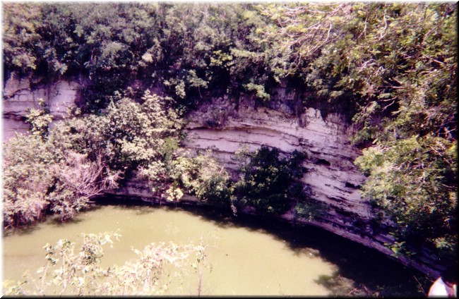 Z31-ChichenItza-CenoteSagrado.jpg