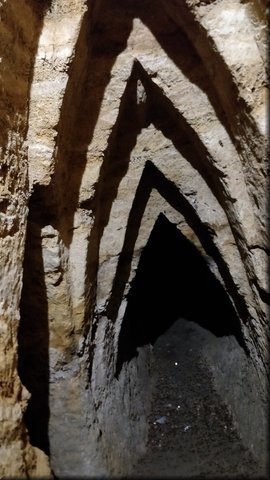 10 Brihuega - Cuevas arabes - arcos 'visigoticos'.jpg