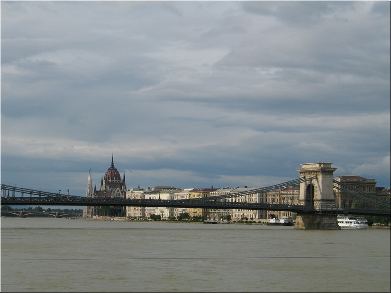 0221-B-P-V-Pedro-Budapest-Puente-cadenas.JPG