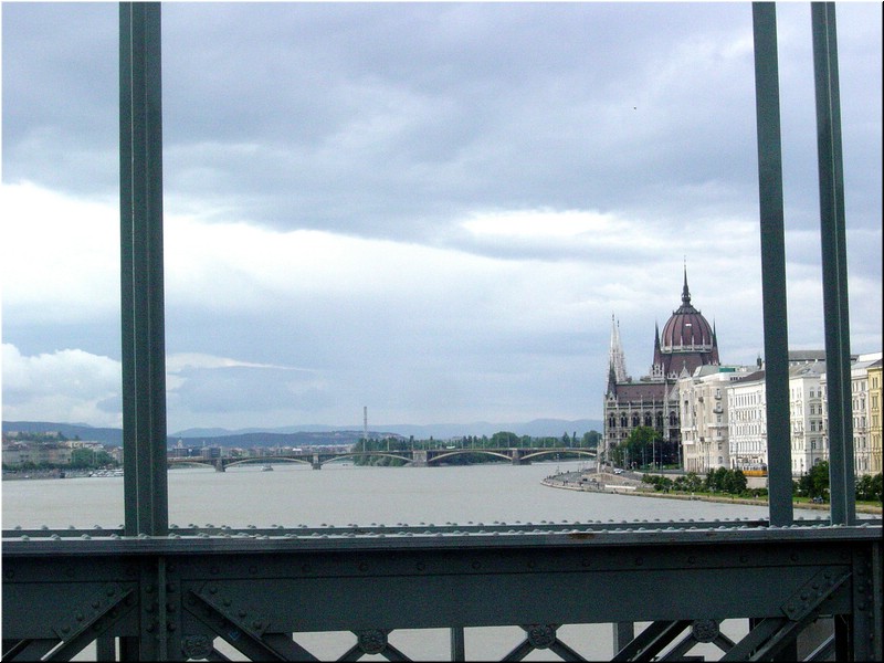 0260-Diego-B-P-V-Budapest-Danubio-Puente-Cadenas-Parlamento.jpg