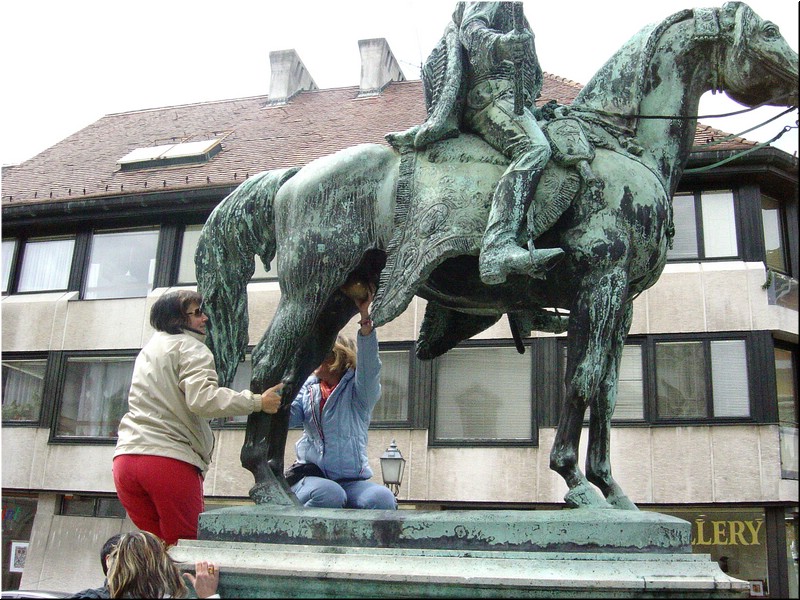 0440-Diego-B-P-V-Budapest-Estatua-2.jpg