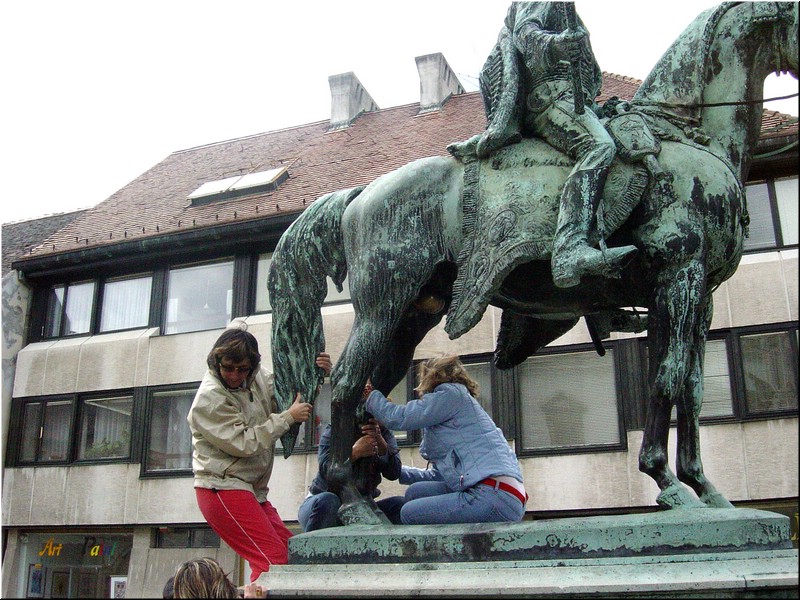 0450-Diego-B-P-V-Budapest-Estatua-3.jpg