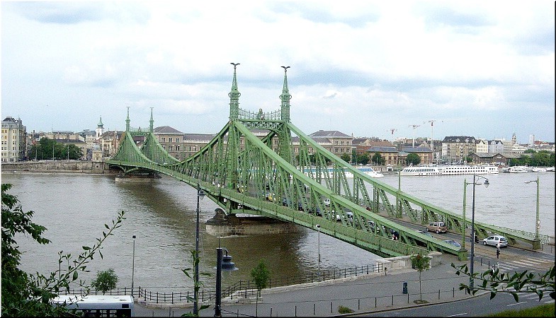 2180-Diego-B-P-V-Budapest-Puente-Libertad-a-b-.jpg