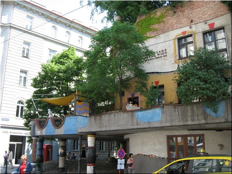 2828-Rosa-B-P-V-Viena-Hundertwasser-Haus.jpg