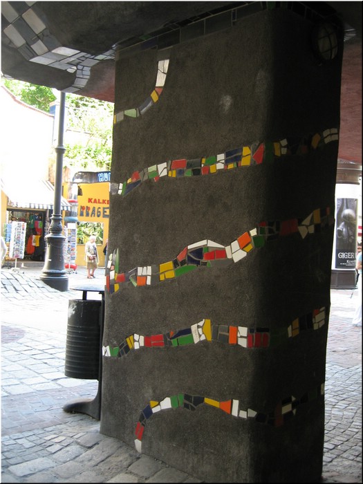 2836-Rosa-B-P-V-Viena-Hundertwasser-Haus.jpg