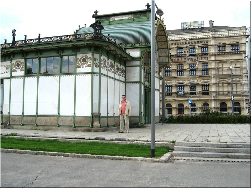 2947-a-Rosa-B-P-V-Viena-Otto-Wagner-Metro-Karlplatz.jpg
