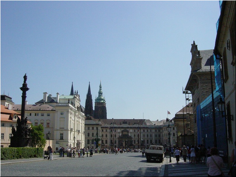 4190-Diego-B-P-V-Praga-Entrada-castillo-Arzobispado.jpg