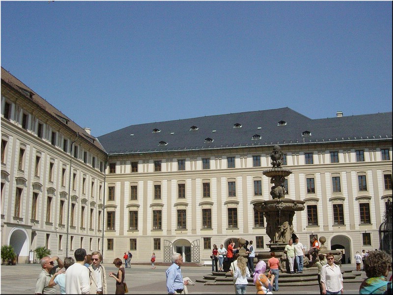 4240-Diego-B-P-V-Praga-Castillo-Plaza-anterior.jpg