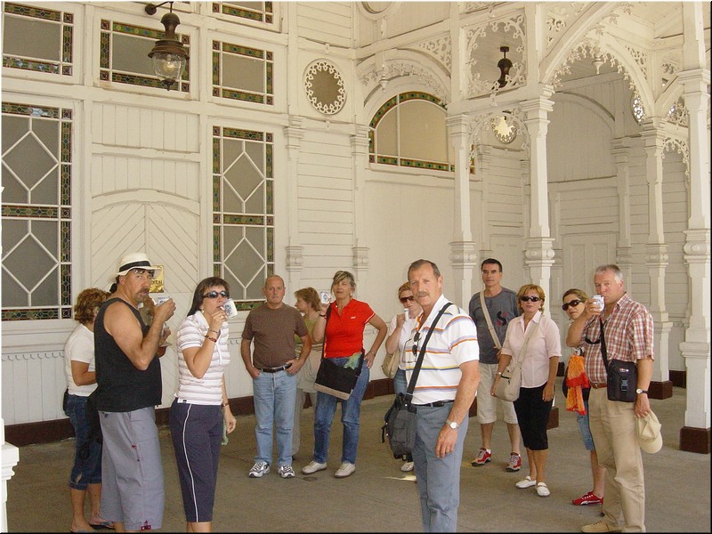5350-B-P-V-Diego-Karlovy-Vary-tomando-aguas.jpg